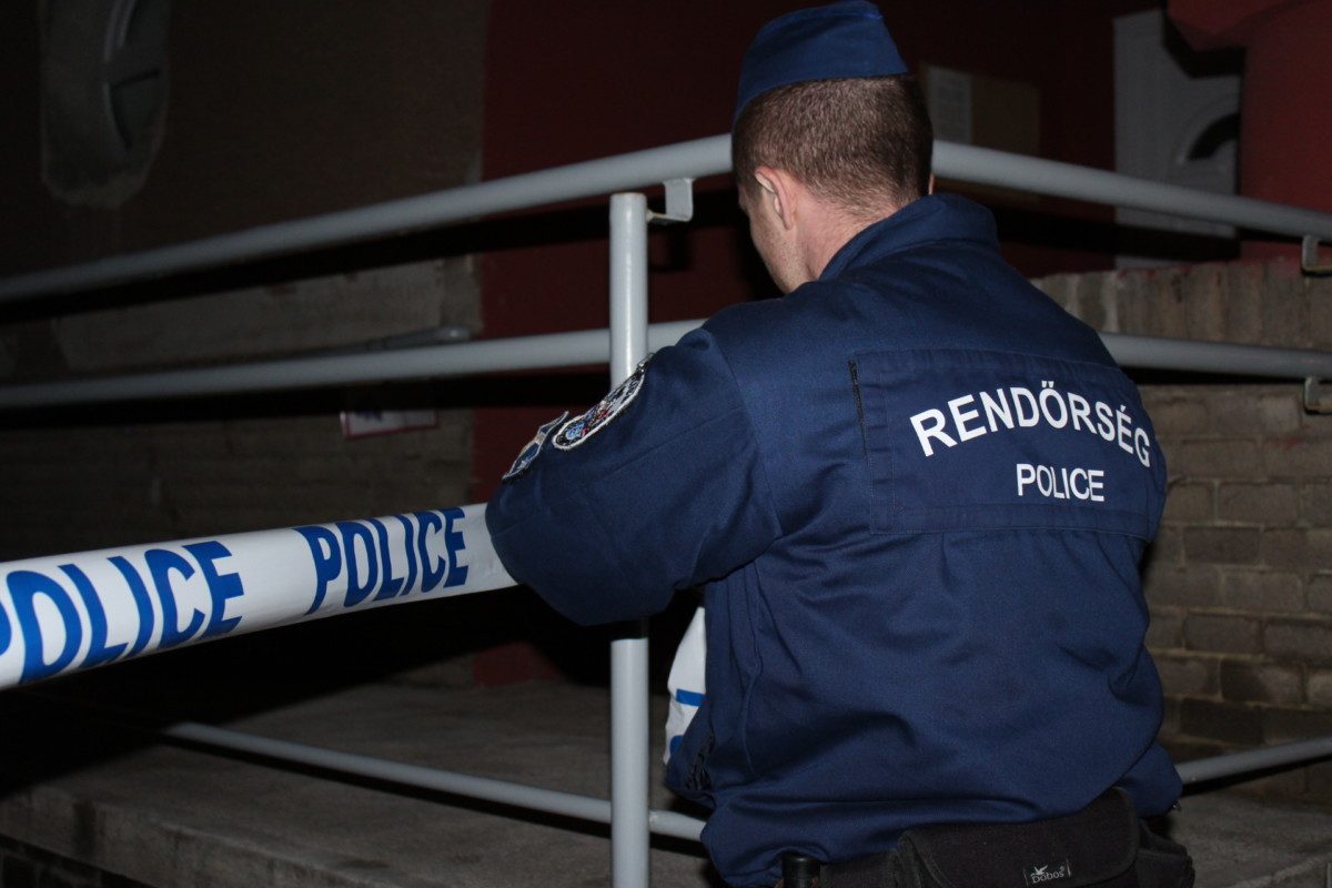 Rendőr helyszínel