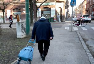 Szeged, idős, nyugdíjas, bevásárlás